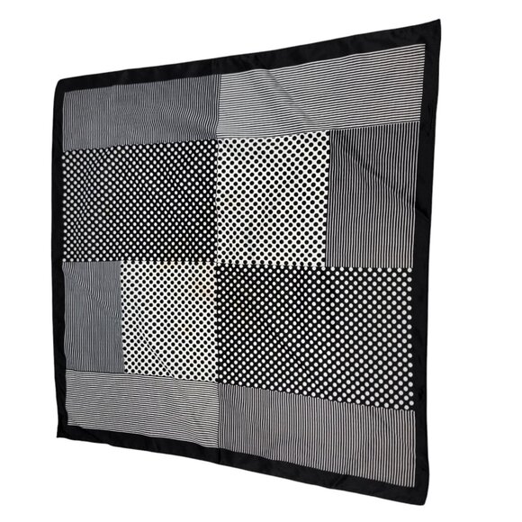 Remington Square Black White Scarf Polyester 23 In Note FLAWS - Picture 1 of 6